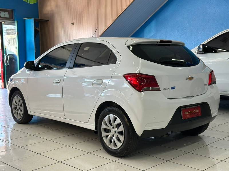CHEVROLET - ONIX - 2018/2018 - Branca - R$ 57.900,00