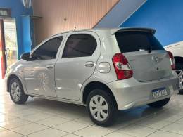 TOYOTA - ETIOS - 2018/2018 - Prata - R$ 54.900,00