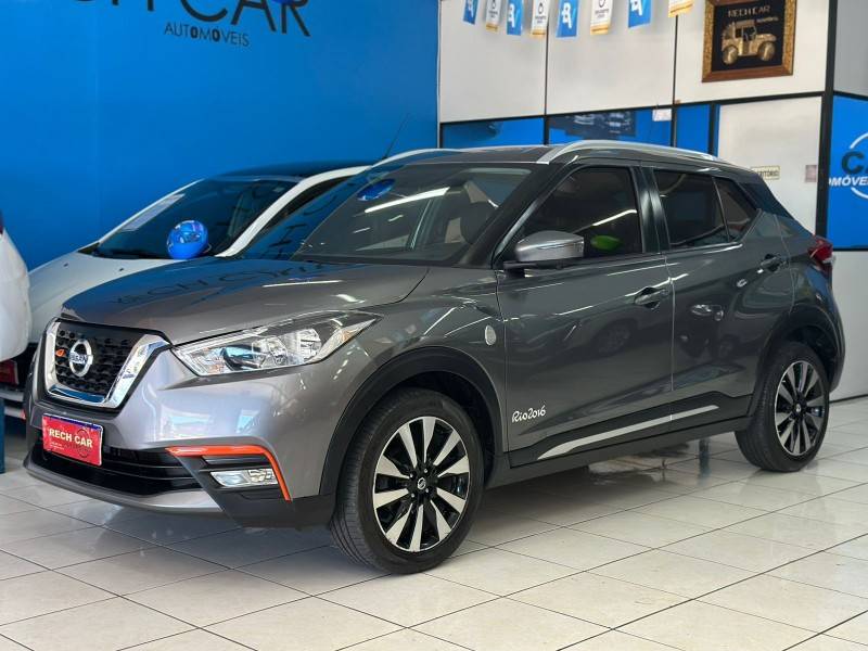 NISSAN - KICKS - 2016/2017 - Cinza - R$ 81.900,00