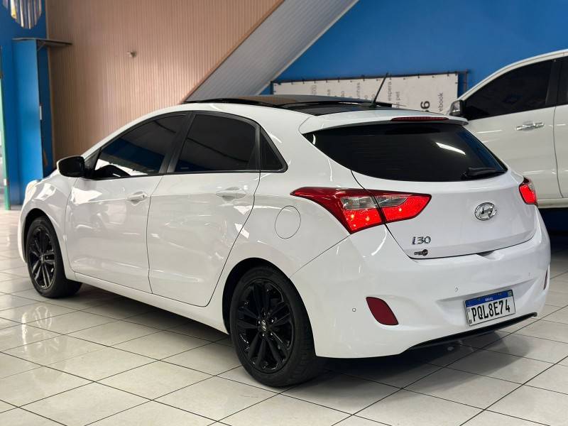 HYUNDAI - I30 - 2015/2015 - Branca - R$ 79.900,00