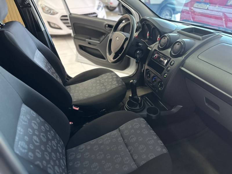 FORD - FIESTA - 2013/2013 - Branca - R$ 28.900,00
