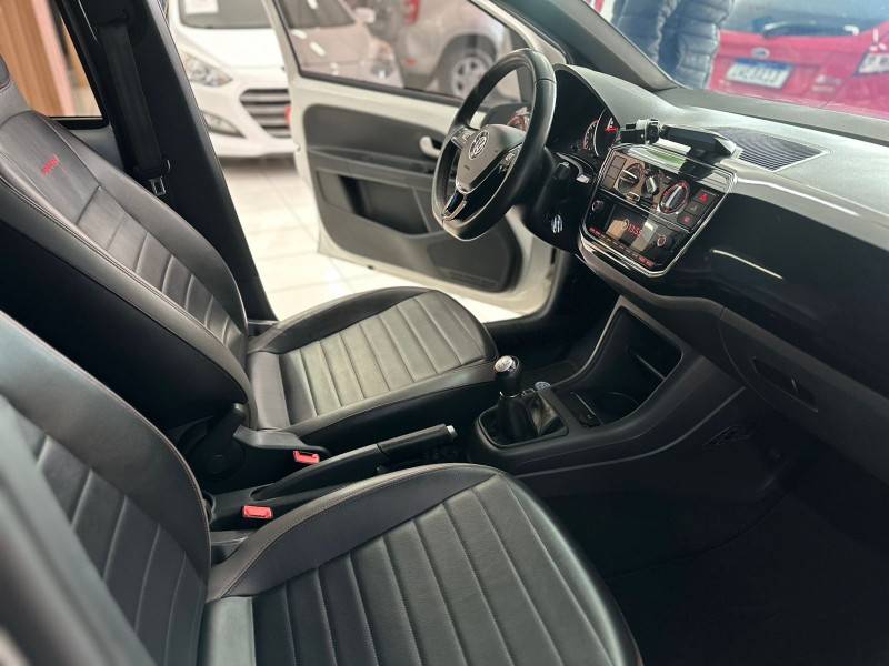 VOLKSWAGEN - UP - 2019/2019 - Branca - R$ 69.900,00