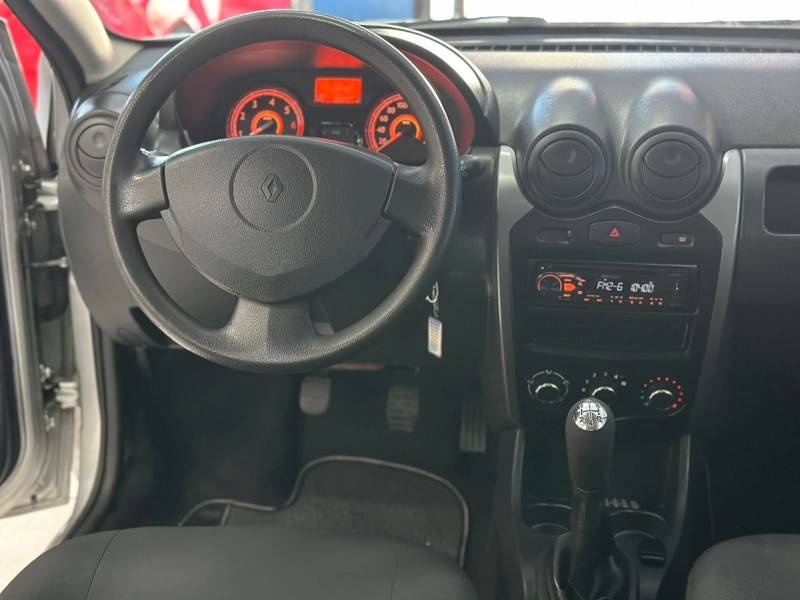 RENAULT - SANDERO - 2013/2013 - Prata - R$ 29.900,00