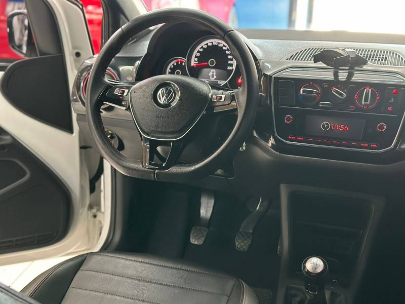 VOLKSWAGEN - UP - 2019/2019 - Branca - R$ 69.900,00