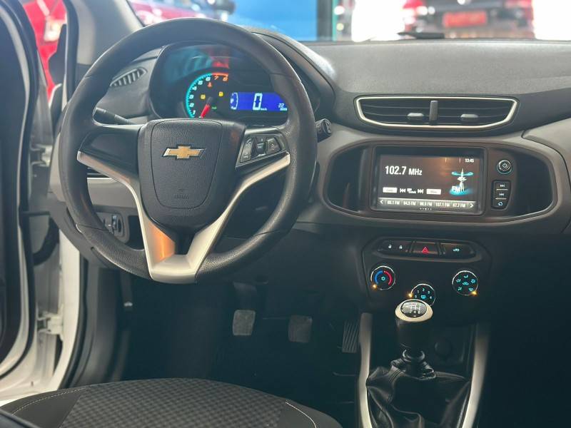 CHEVROLET - ONIX - 2018/2018 - Branca - R$ 57.900,00