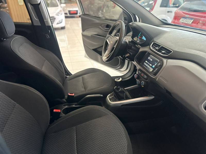 CHEVROLET - ONIX - 2018/2018 - Branca - R$ 57.900,00