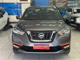 NISSAN - KICKS - 2016/2017 - Cinza - R$ 81.900,00