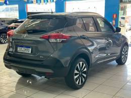 NISSAN - KICKS - 2016/2017 - Cinza - R$ 81.900,00