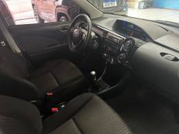 TOYOTA - ETIOS - 2018/2018 - Prata - R$ 54.900,00